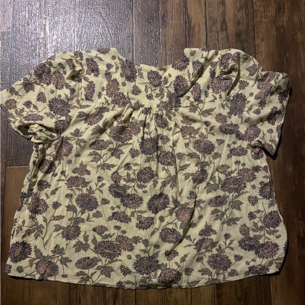 Floral Button-Up Shirt - Picture 2 of 3